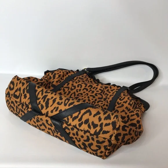 Betsey Johnson Leopard Print Large Zip Tote Bag - Picture 4 of 9